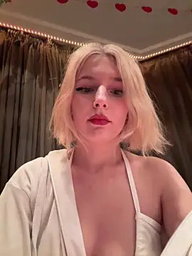 XMelissaX online show from April 13, 9:15 pm