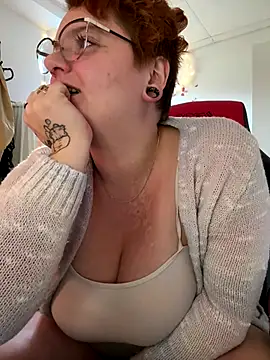 Snapshot of Sweetleeahxx chatting on October 23, 1:39 pm Sweetleeahxx online show from October 23, 1:39 pm