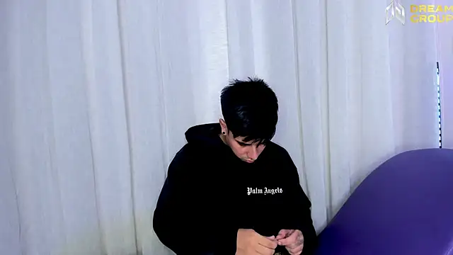 Yourslust  online show from October 27, 8:14 pm