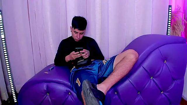 Yourslust  online show from February 19, 1:32 pm