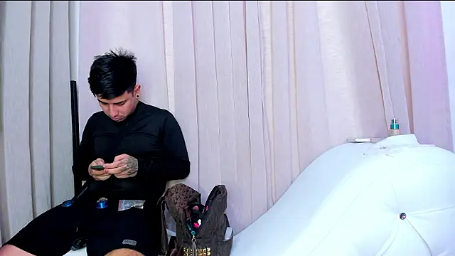 Yourslust  online show from March 22, 8:04 pm