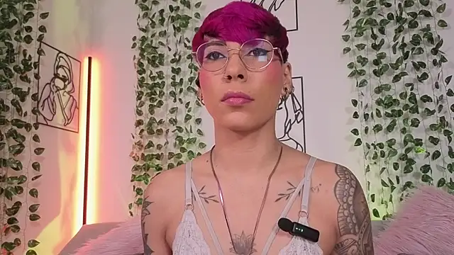 MiaMorgan  online show from April 10, 3:29 pm