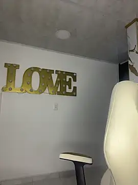 emma  milk  online show from December 16, 11:38 am