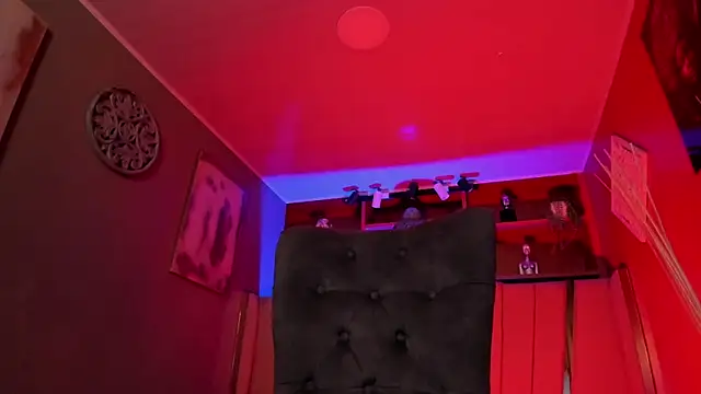 Lucy Williiams online show from November 15, 12:28 pm