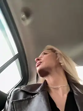 Diamond Bunny  online show from March 22, 1:17 pm