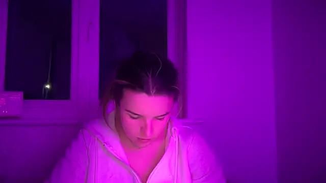 maisiesmithx online show from February 7, 11:30 pm