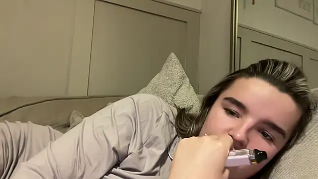 maisiesmithx online show from November 9, 9:00 pm