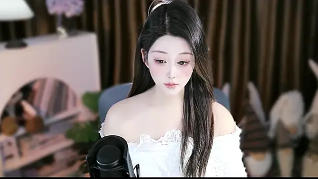 Arwyn-rr online show from December 18, 11:26 am