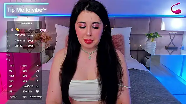 Mayzzie online show from November 13, 8:30 pm