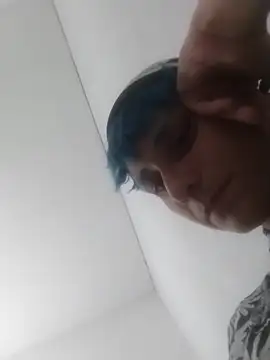 Snapshot of LuciEdengod chatting on October 1, 1:32 am LuciEdengod online show from October 1, 1:32 am