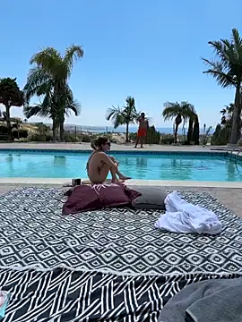 MrAndMrsSavage online show from April 22, 10:12 am