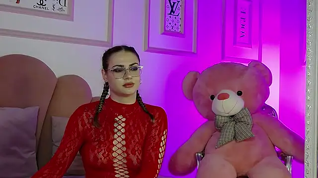 Abby  White online show from April 18, 9:15 pm