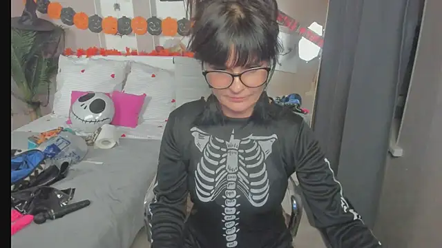 EricaAndPenelopa online show from November 1, 4:27 am