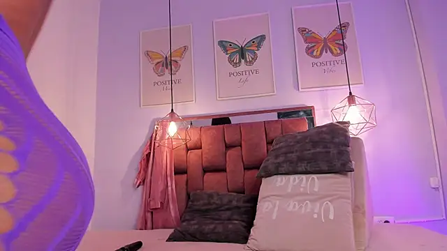 kristakinnky online show from April 16, 12:05 pm