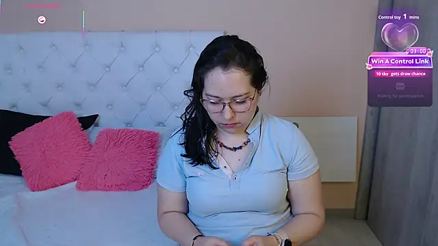 May Carlier online show from January 13, 8:35 pm