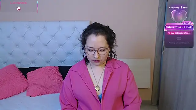 May Carlier online show from January 9, 9:08 pm