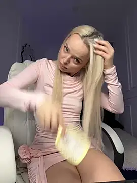 horny blondiee online show from October 23, 11:27 am