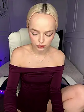 horny blondiee online show from January 17, 5:42 pm