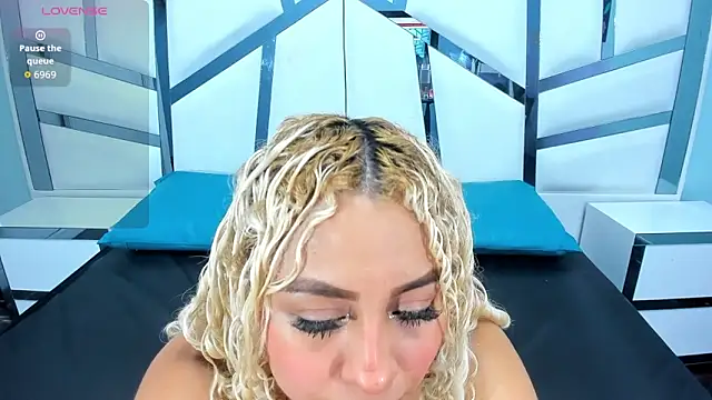 Lucy White   online show from December 3, 8:44 pm