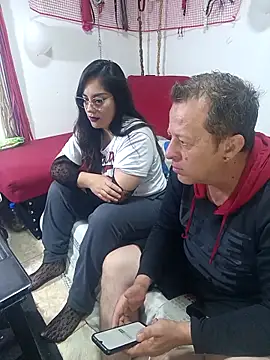 Snapshot of ZuriandAlex chatting on October 6, 2:06 am ZuriandAlex online show from October 6, 2:06 am