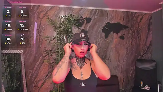 Alahia Dangelo online show from April 15, 5:24 pm