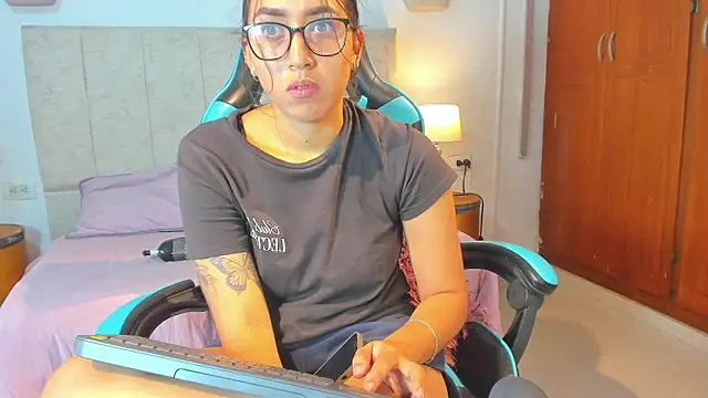  maria foxx  online show from April 13, 4:52 pm