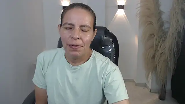 Milf karlye online show from December 20, 1:53 am