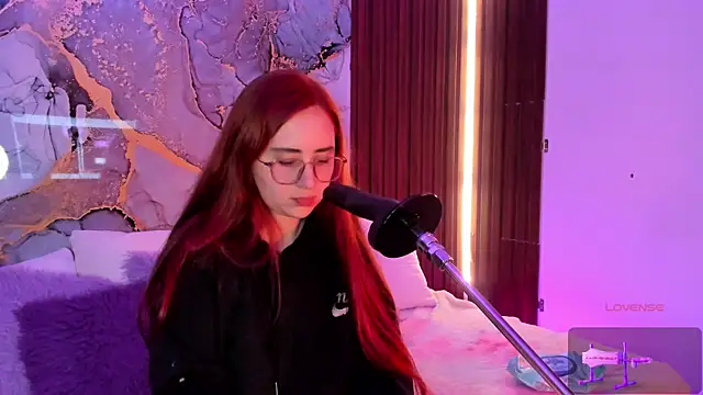 centaurigirl online show from December 21, 5:44 am