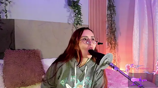 centaurigirl online show from March 11, 4:38 am