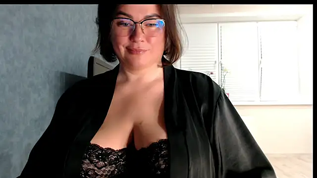 Nora Star online show from April 19, 6:10 pm