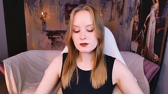 VivienLeeigh online show from March 22, 8:20 am