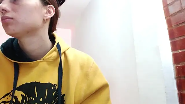 holy juli online show from March 9, 3:21 am