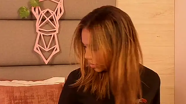 Lily Miiller online show from October 26, 6:58 pm