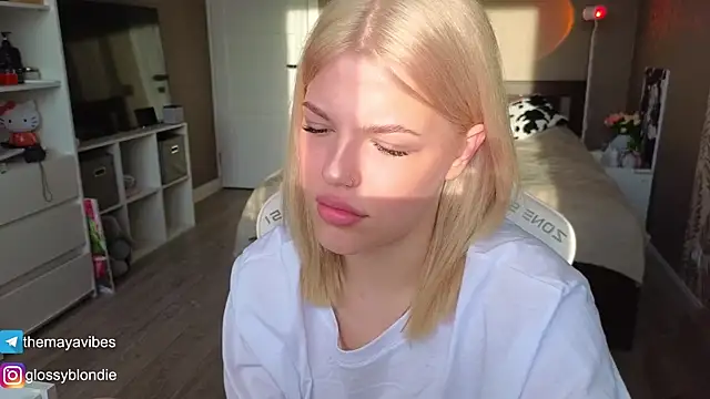 Maya Rave online show from April 14, 4:23 am