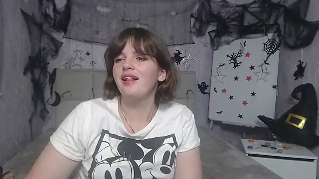 Snapshot of StaceyLex chatting on October 21, 8:40 am StaceyLex online show from October 21, 8:40 am
