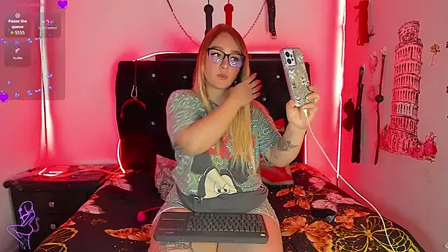 katieeandsharonn online show from April 17, 1:35 pm