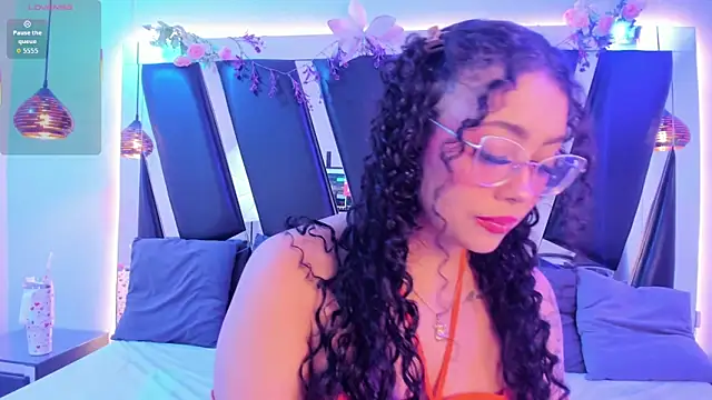 antonelllepiercee online show from April 18, 11:24 am