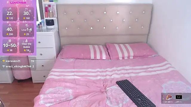 Snapshot of CorinaSmith28 chatting on October 16, 8:55 pm CorinaSmith28 online show from October 16, 8:55 pm