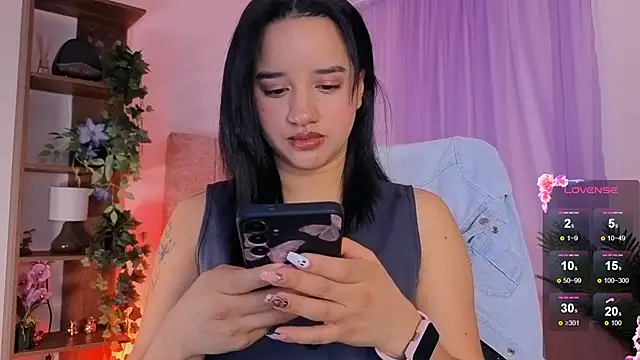 emilyrouxe online show from November 5, 6:13 pm