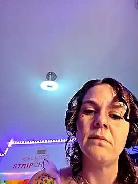 thatonespicychick online show from February 1, 5:22 pm