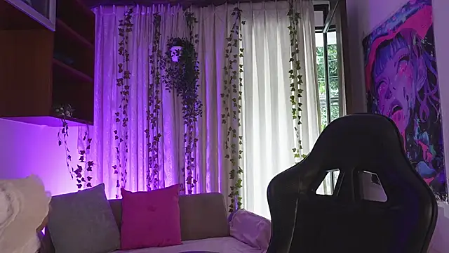 HannaRhodes online show from February 6, 1:58 pm