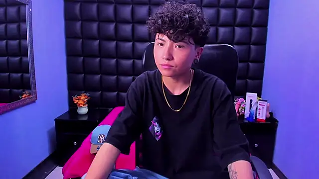 Im Mathias online show from October 25, 4:20 am