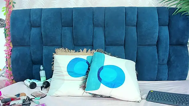 Melody Megann online show from October 15, 8:33 pm