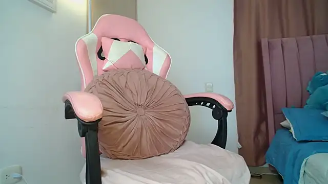 emmily forev3r online show from April 16, 8:08 pm