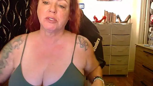 Nikkimastersgirl1091 online show from October 21, 7:18 pm