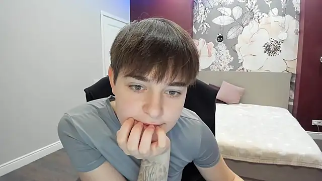 EmiliaYours online show from November 24, 4:20 pm