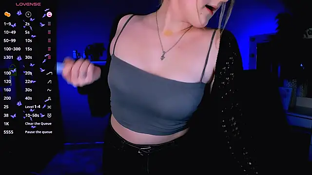 luna berryy online show from September 30, 1:17 pm