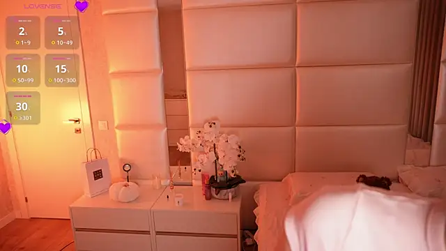 Lilly Colins online show from November 23, 8:43 pm