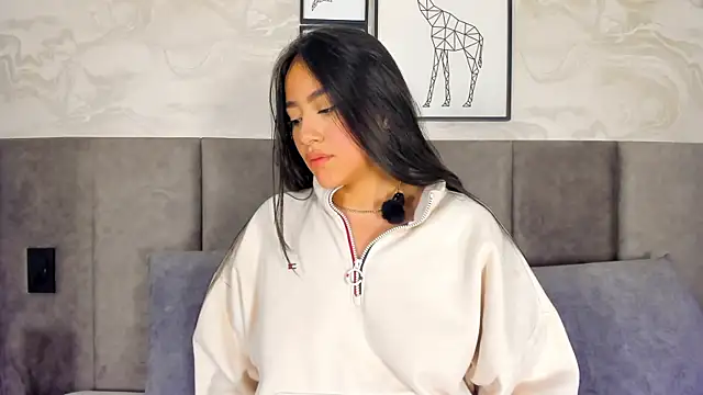 nicolle pierce online show from December 18, 11:31 pm