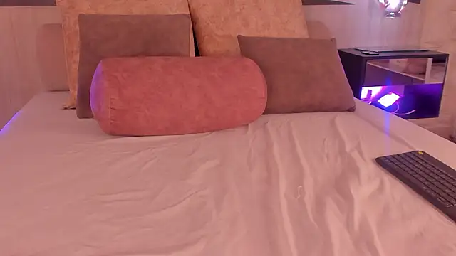 nicolle pierce online show from February 27, 1:44 pm